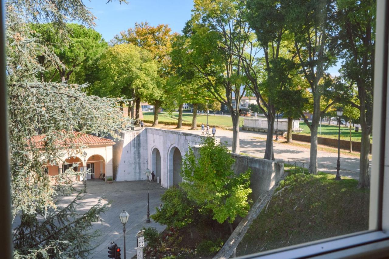 Palazzo Froussard B&B And Living Lucca Exterior foto